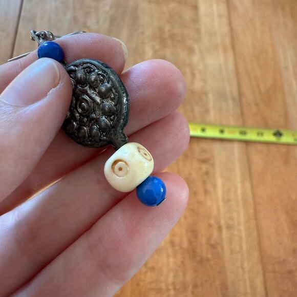 Boho hippie blue and silver-toned metal amulet earrings - Picture 3 of 4